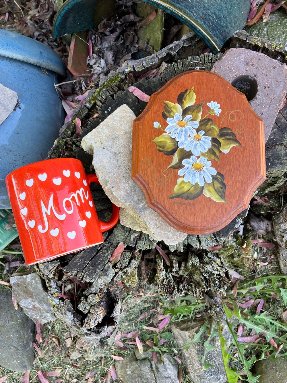 Vintage 1979 Hand-Painted Cottagecore Wooden Wall Plaque w/ White Daisies - Picture 7 of 7